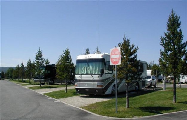 rallymiester's coach with sunnybrook behind (Small).jpg