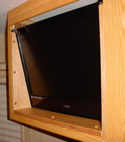 Rear TV 26.JPG