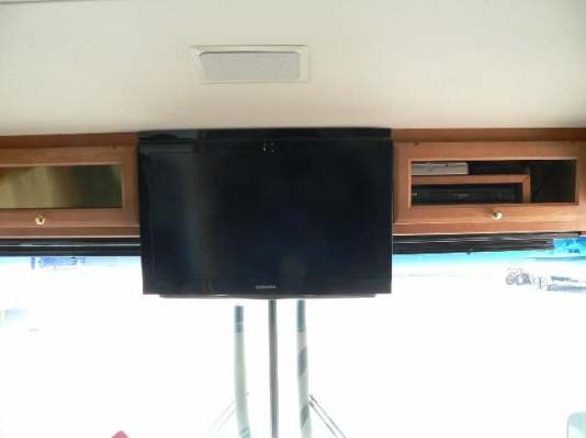 TV mounted between cabinets (Small).jpg