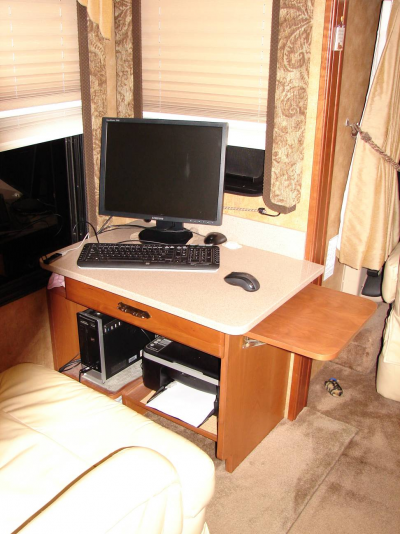 RV Computer desk-2.jpg