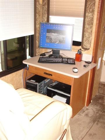 Computer desk-1 (Small).JPG