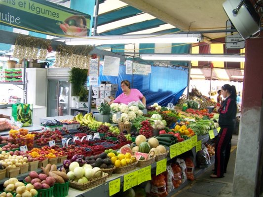 8-30-11 Furit Market Montreall Ontario.jpg