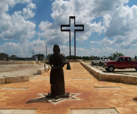 4)  5-31-14 Kerrville @ intersection oy Hy 16 ^ I 10 Christ & TheCross.JPG