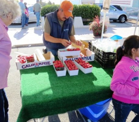 7-18-14 Sandra @ market in Tompoc, CA.JPG