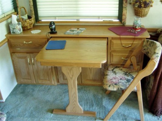 desk1 (Medium).jpg