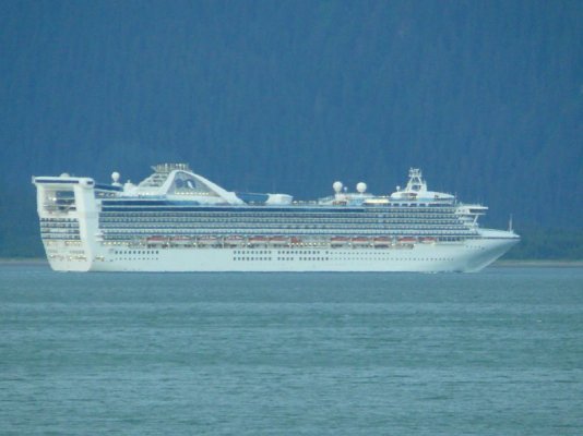 Evening Cruise Ship [800x600].JPG