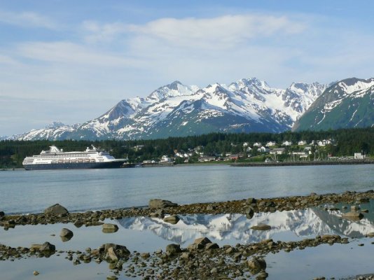 Cruise Ship 2 [800x600].JPG