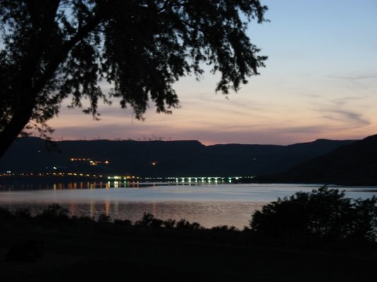 2007 06 02 18s Coulee Dam at night.jpg