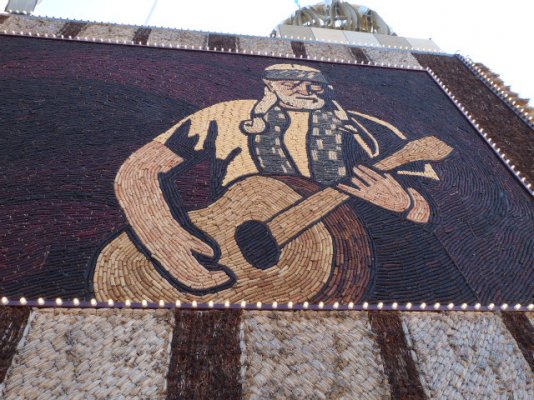 Willie at the Corn Palace.JPG