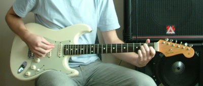 xhow-to-hold-a-guitar.jpg.pagespeed.ic.RQlLKfhfAT.jpg