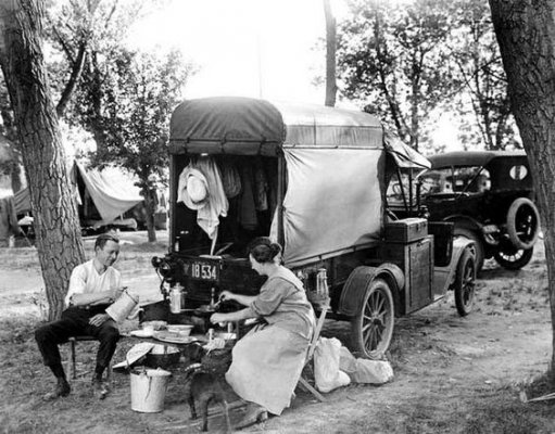 Camping 1918.jpg