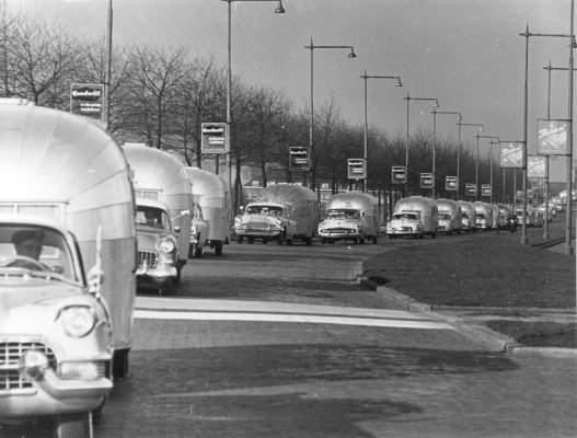 line of rvs.jpg