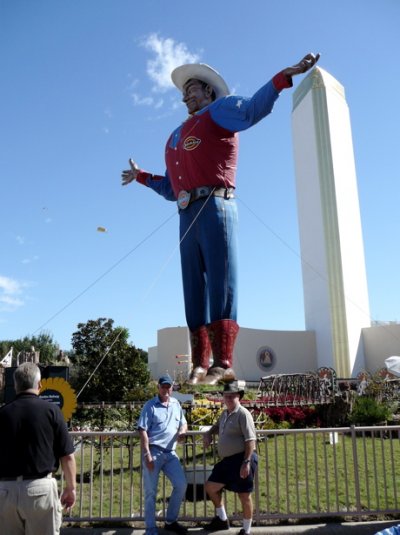 Robert, Gary, Big Tex.jpg