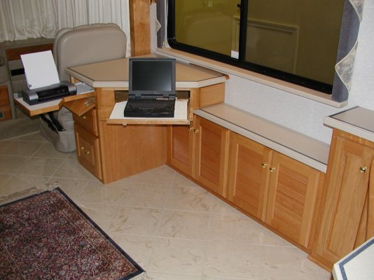 Desk -01 (Medium).JPG