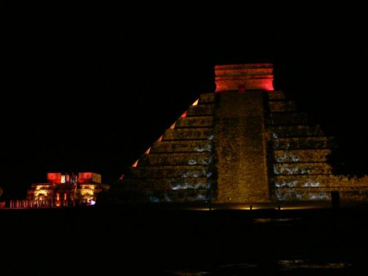 Chichen-Itza 2-10-080008 (Small).JPG