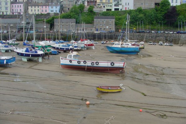 Tenby_inside_harbor.JPG