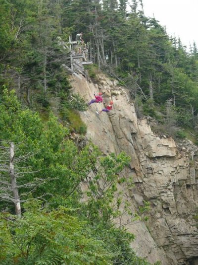 Rappelling [800x600].JPG