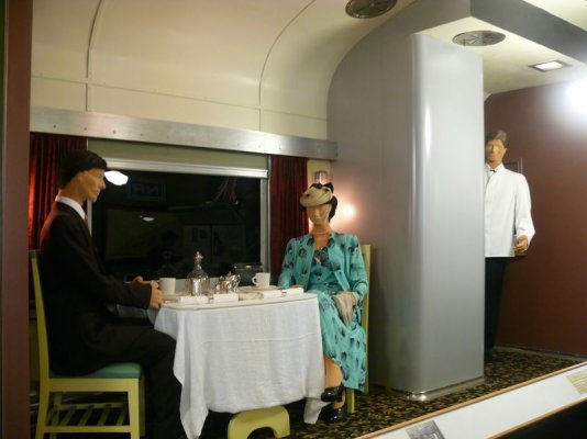 Dining Car [800x600].JPG