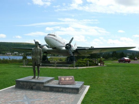 Amelia Earhart Statute Harbour Grace [800x600].JPG