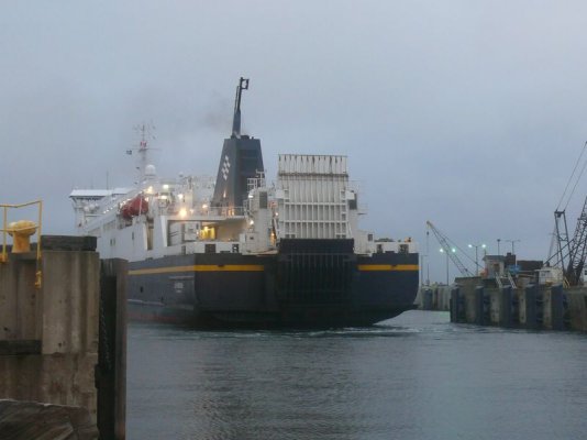 Leif Erickson Backs into Dock ar Port aux Basques [800x600].JPG