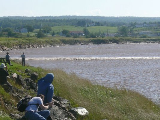 Salmon River Tidal Bore [800x600].JPG