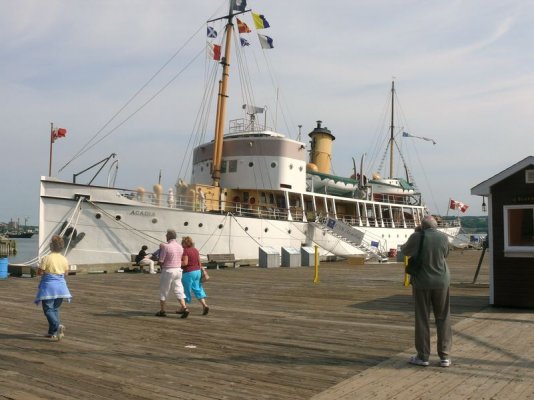 Halifax Waterfront [800x600].JPG