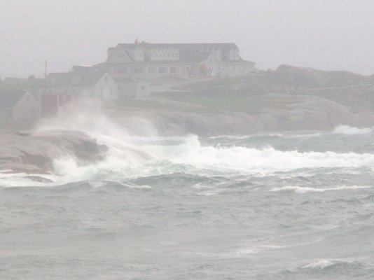 Wild Wave at Entrance to PC [800x600].JPG