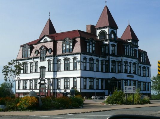 Lunenburg Academy [800x600].JPG