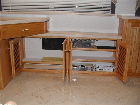 Desk -07 (Small).JPG