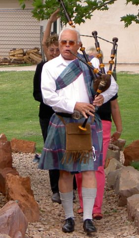 Jim_kilt_pipes.jpg