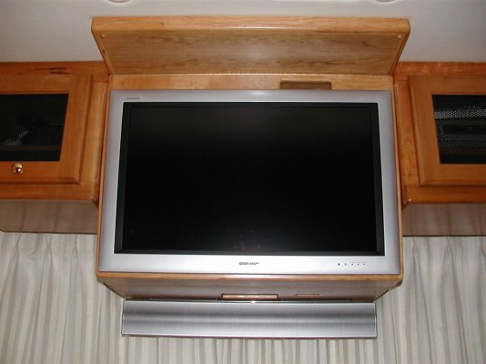 LCD TV-3.JPG