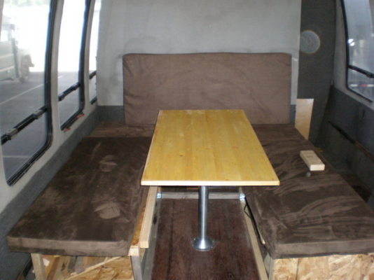 queen bed table_1.JPG