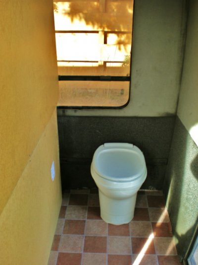 toilet_1.JPG
