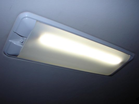 Thinlight twin 18  fixture  with one LED.JPG