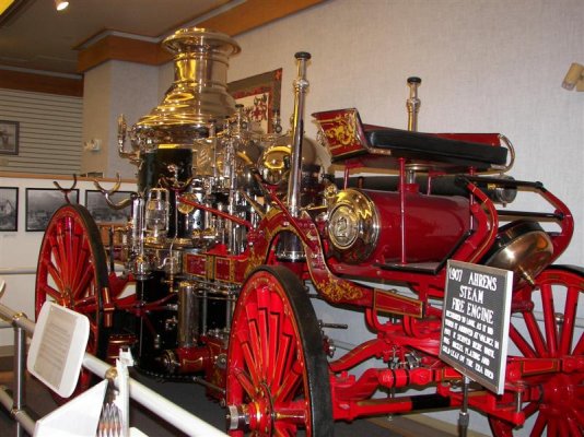 1907 Ahrens Steam Fire Engine.jpg