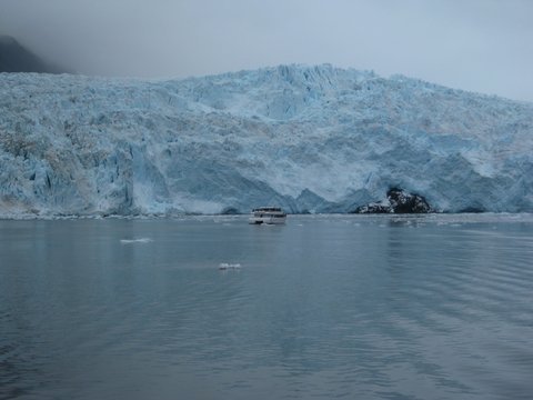 GlacierWithBoat.JPG