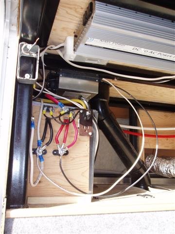 DC-AC Inverter Install 008 (Small).jpg