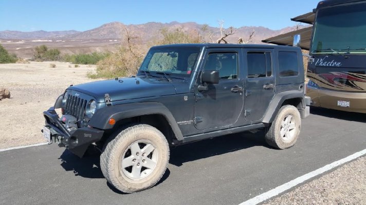 Jeep pic in Death Valley (2).jpg